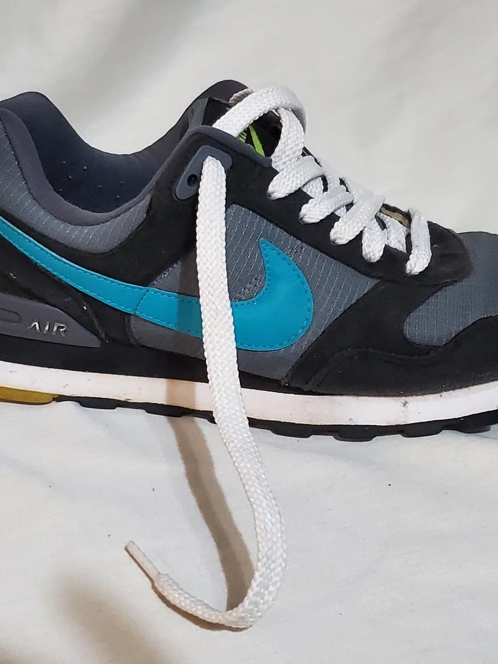 Nike Men’s Gray & Teal Running Sneakers
